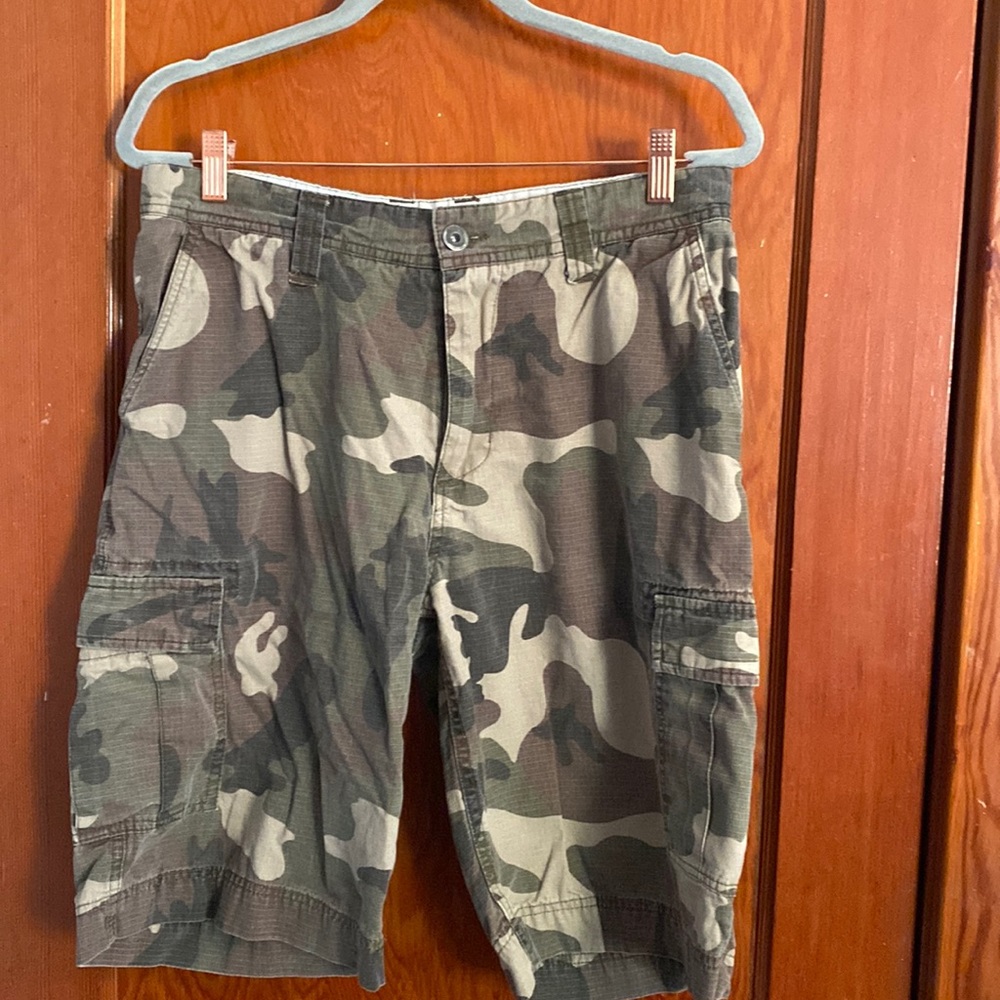 💜💜 FOOT ACTION Men’s Camouflage Cargo Shorts Size 32